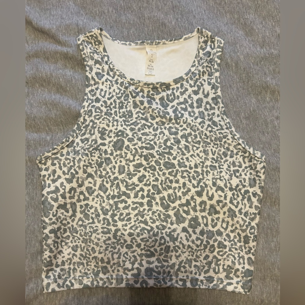 Small light gray cheetah print cropped tank top.